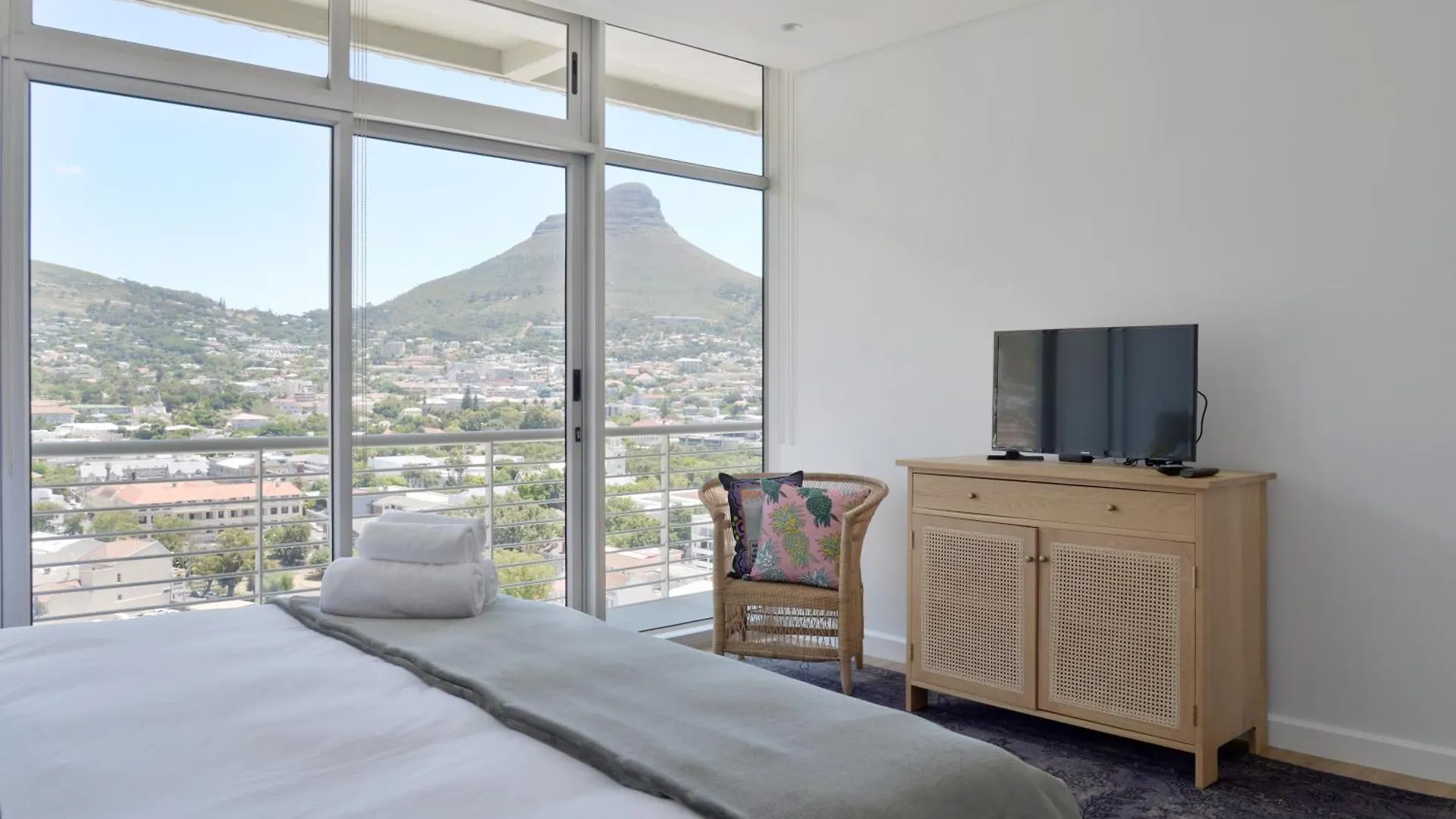 Appartement Modern Designer Penthouse With Panoramic Views Amanda à Le Cap Afrique du Sud